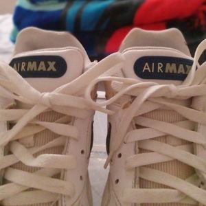 NIKE AIR MAX SIZE 9.5